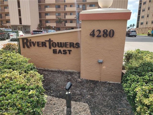 view of community / neighborhood sign