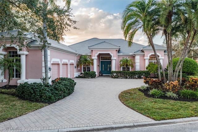 view of front facade with a garage