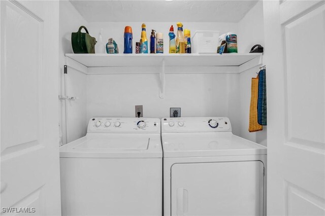 13663 Mcgregor Village Dr Unit 18, Fort Myers, FL 33919 - clothes washing area featuring separate washer and dryer