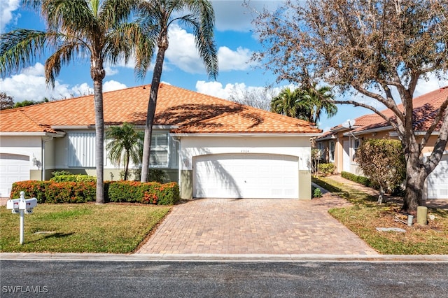 view of front facade featuring a garage and a front lawn