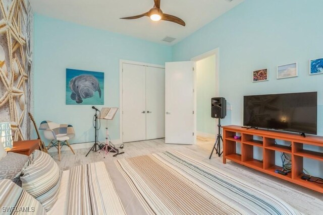 bedroom featuring ceiling fan and a closet