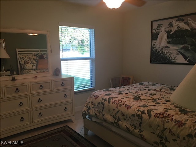 bedroom with ceiling fan