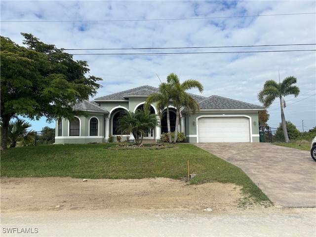 view of front facade featuring a front lawn and a garage