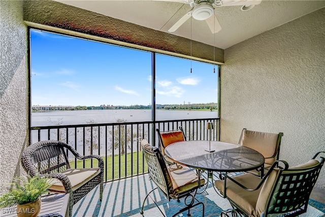 sunroom featuring ceiling fan