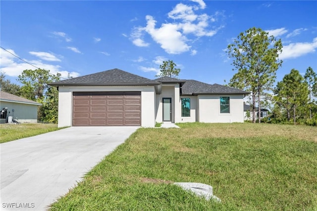 view of front of property featuring a front yard and a garage