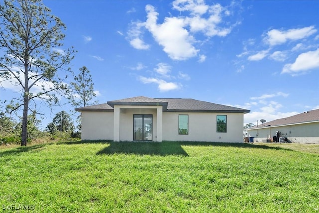 back of house featuring a yard