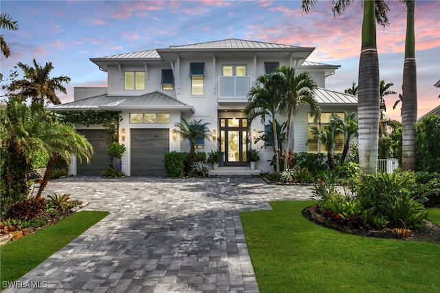 view of front facade featuring a lawn and a garage