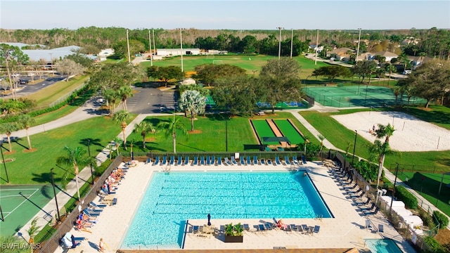 view of swimming pool