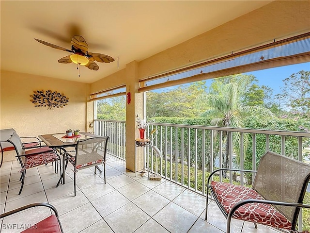 sunroom featuring ceiling fan