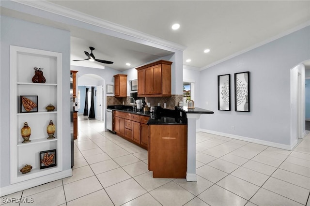 kitchen with kitchen peninsula, crown molding, dishwasher, and lofted ceiling