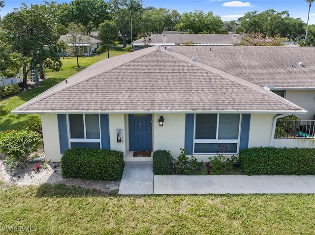 single story home featuring a front yard