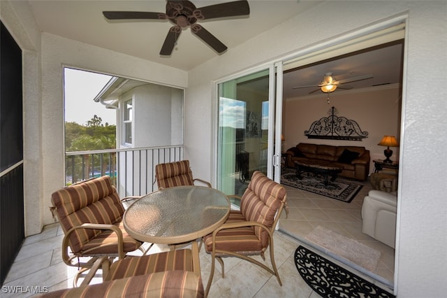 sunroom with ceiling fan