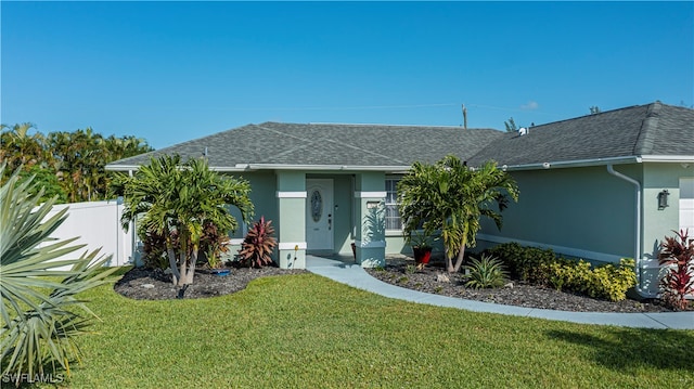 single story home with a front lawn