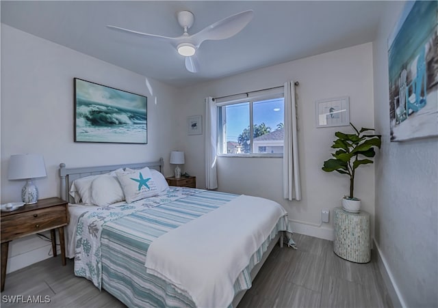 bedroom with ceiling fan