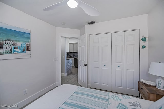 bedroom featuring ceiling fan, a closet, and hardwood / wood-style floors