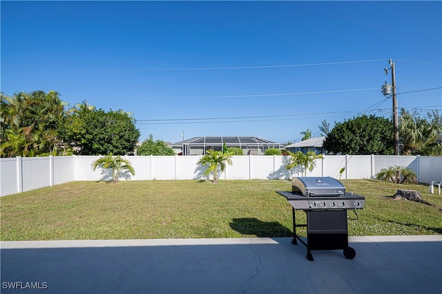 view of yard featuring a patio