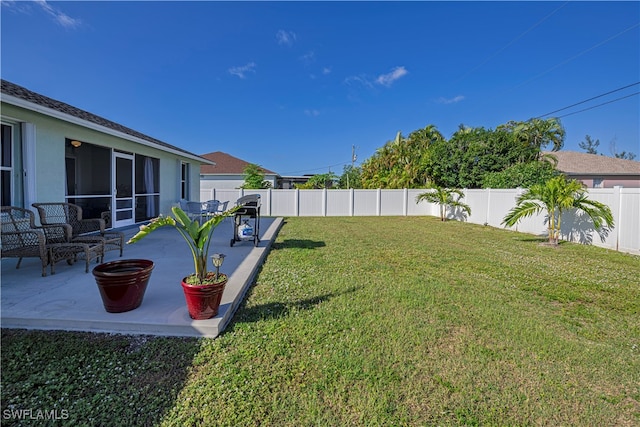 view of yard featuring a patio