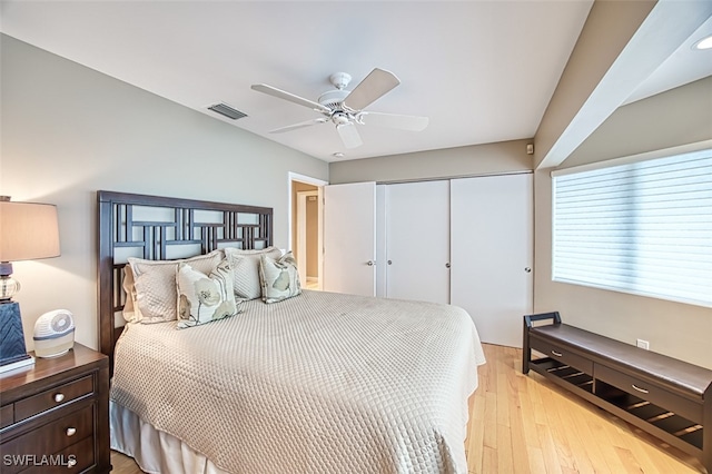 bedroom featuring light wood-type flooring, ceiling fan, and a closet