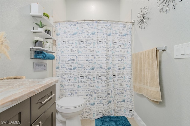 bathroom with a shower with curtain, vanity, and toilet