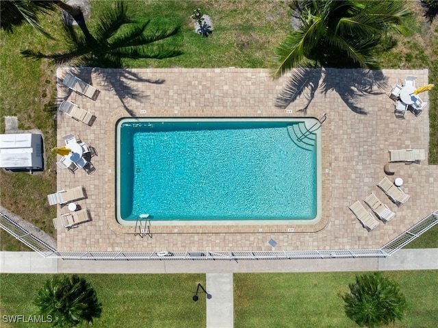 view of swimming pool