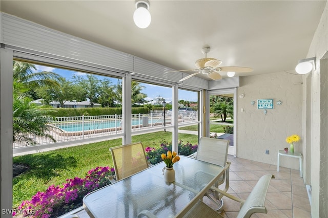 sunroom / solarium with ceiling fan