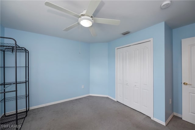 unfurnished bedroom with carpet flooring, ceiling fan, and a closet