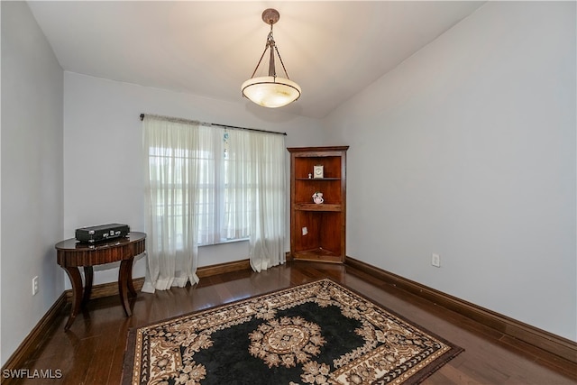 living area featuring dark wood-type flooring and vaulted ceiling