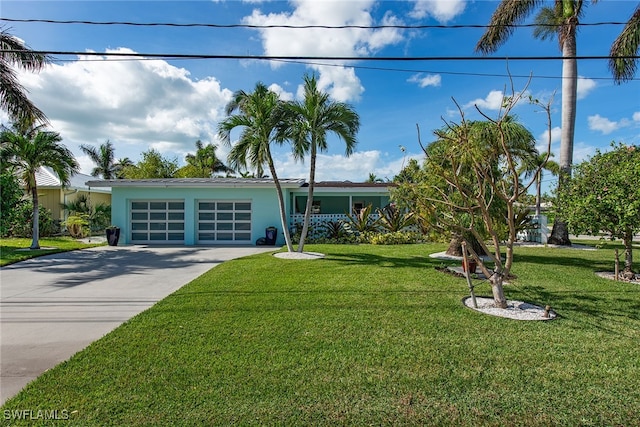 view of front of home featuring a front lawn