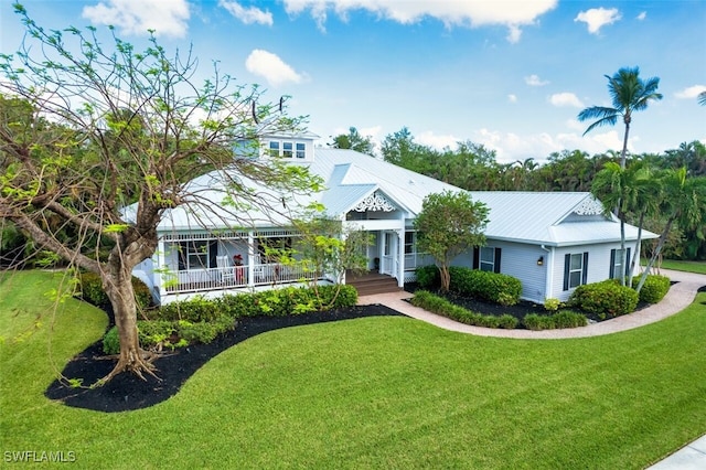 view of front facade featuring a front yard and covered porch