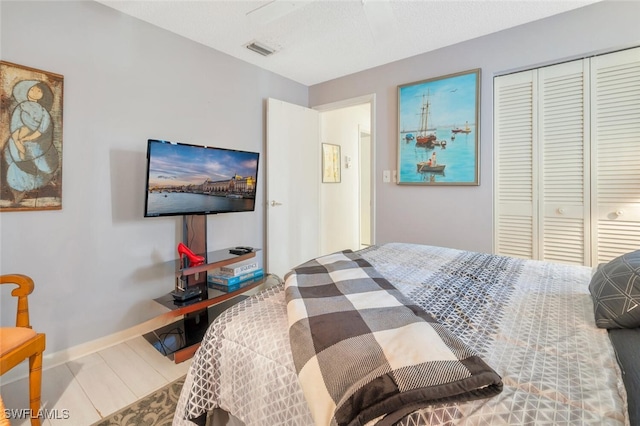 bedroom featuring a closet