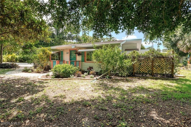 view of front facade with a front lawn