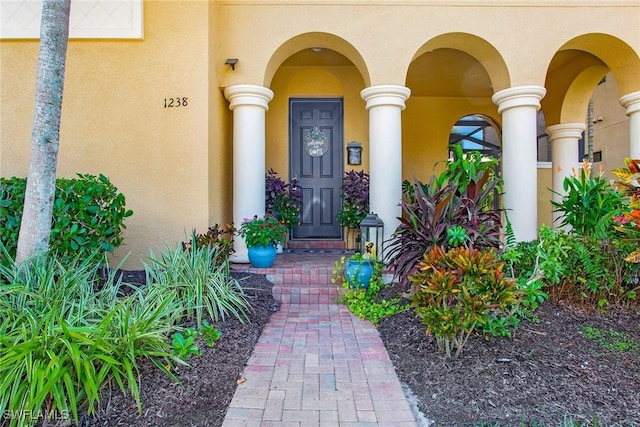 entrance to property with stucco siding