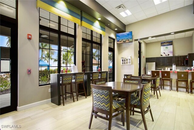 dining room with baseboards, visible vents, and light wood-style flooring