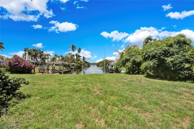 view of yard featuring a water view