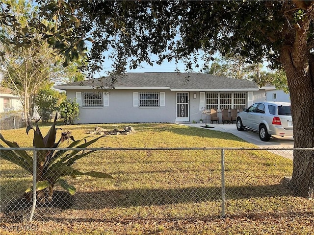 single story home featuring a front yard