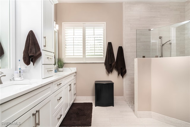 bathroom featuring tiled shower and vanity