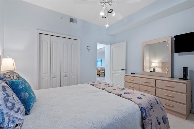 bedroom featuring light carpet, a closet, and ceiling fan