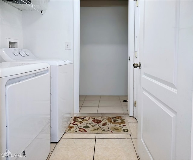 laundry area featuring light tile patterned floors and independent washer and dryer