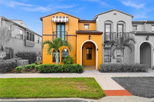 mediterranean / spanish-style house featuring a front yard