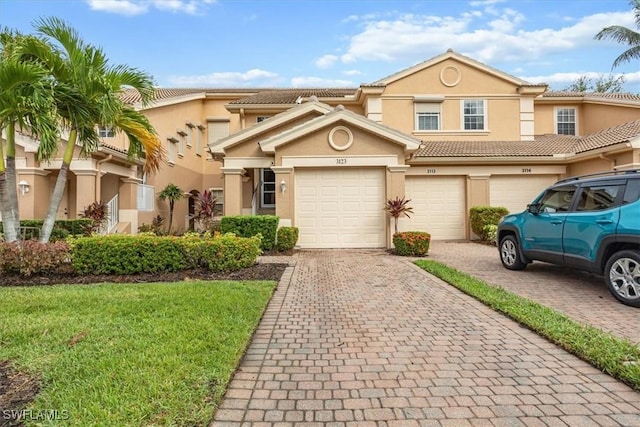 view of front of home featuring a front yard and a garage