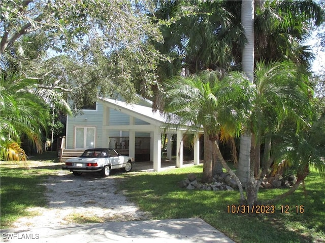 view of front of home featuring a front yard