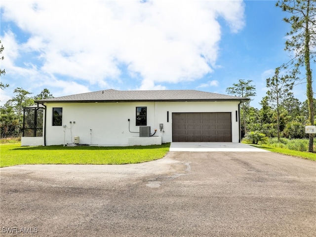 view of front facade featuring a front yard and a garage