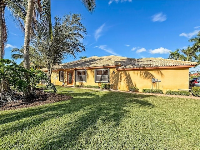 view of front of property with a front yard