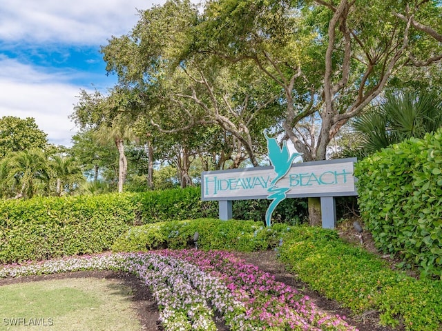 view of community / neighborhood sign