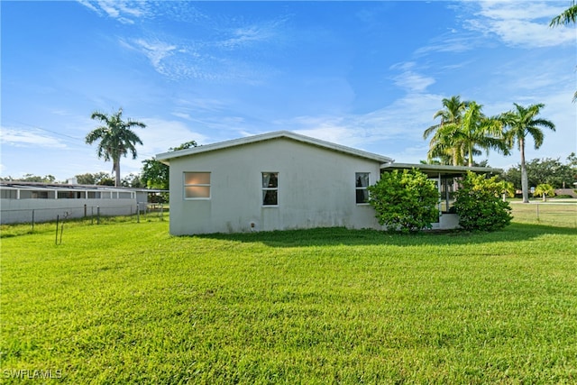 view of side of property featuring a lawn