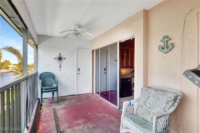 sunroom featuring ceiling fan