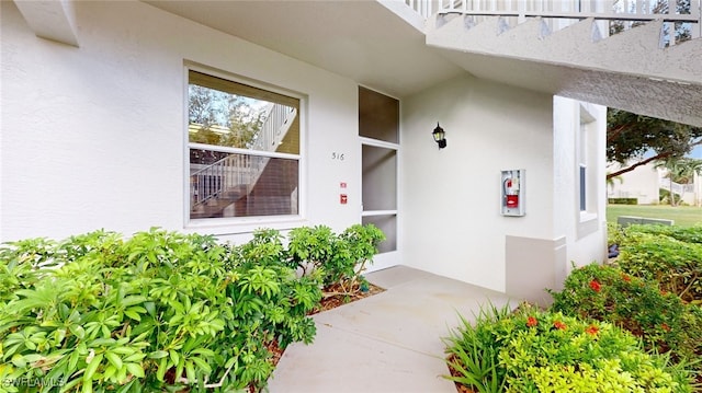 entrance to property featuring a balcony