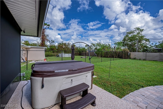 view of yard with a hot tub