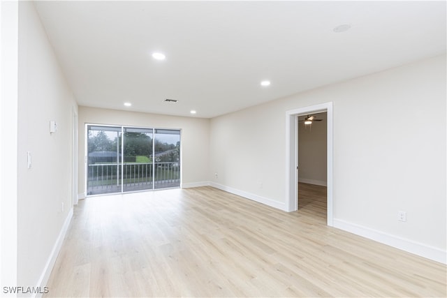 unfurnished room featuring light wood finished floors, visible vents, recessed lighting, and baseboards