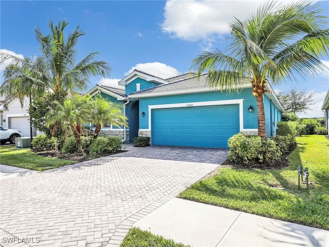 view of front of home featuring a front yard and a garage